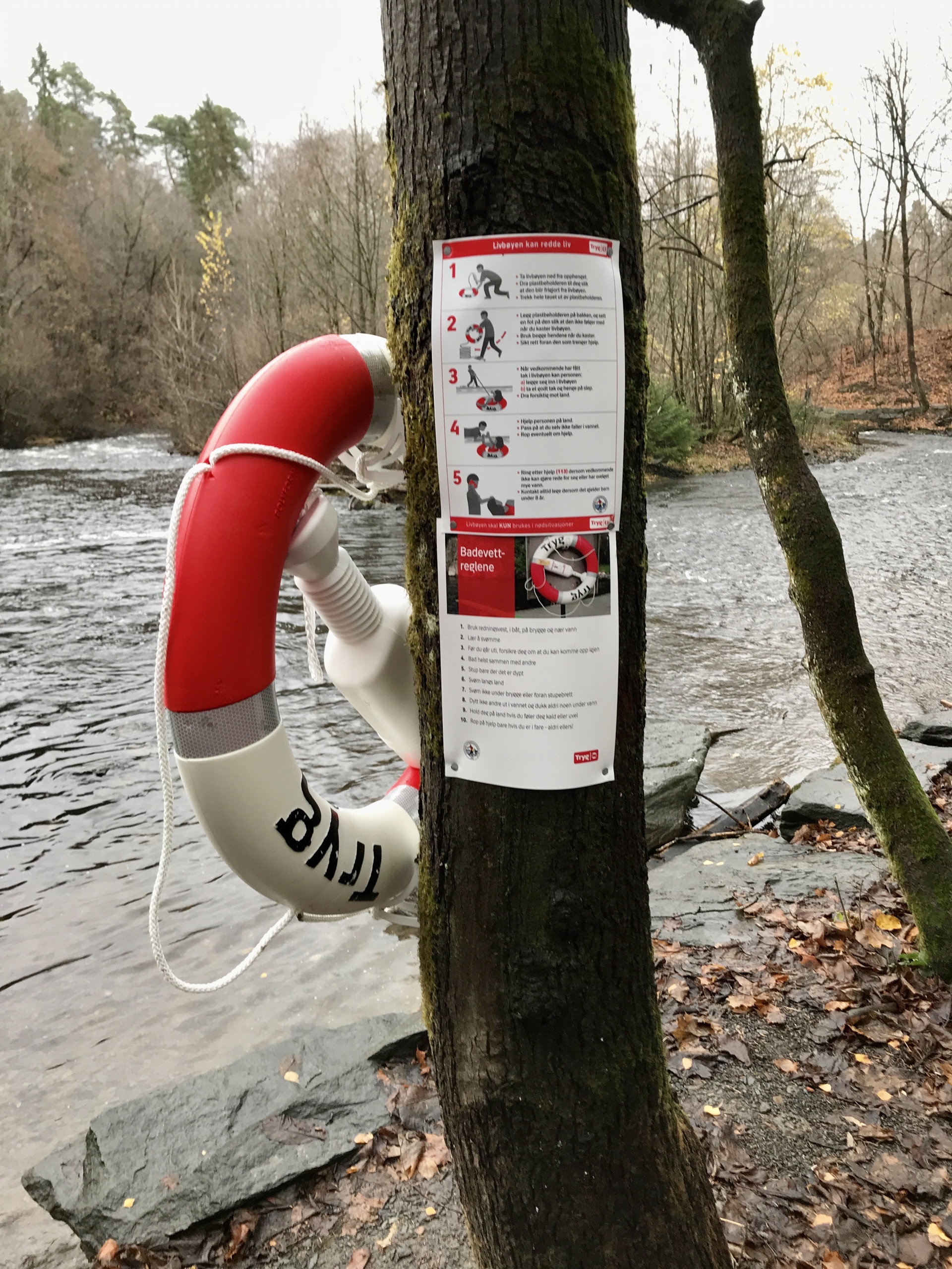 Ny redningsbøye ved Lysakerelva